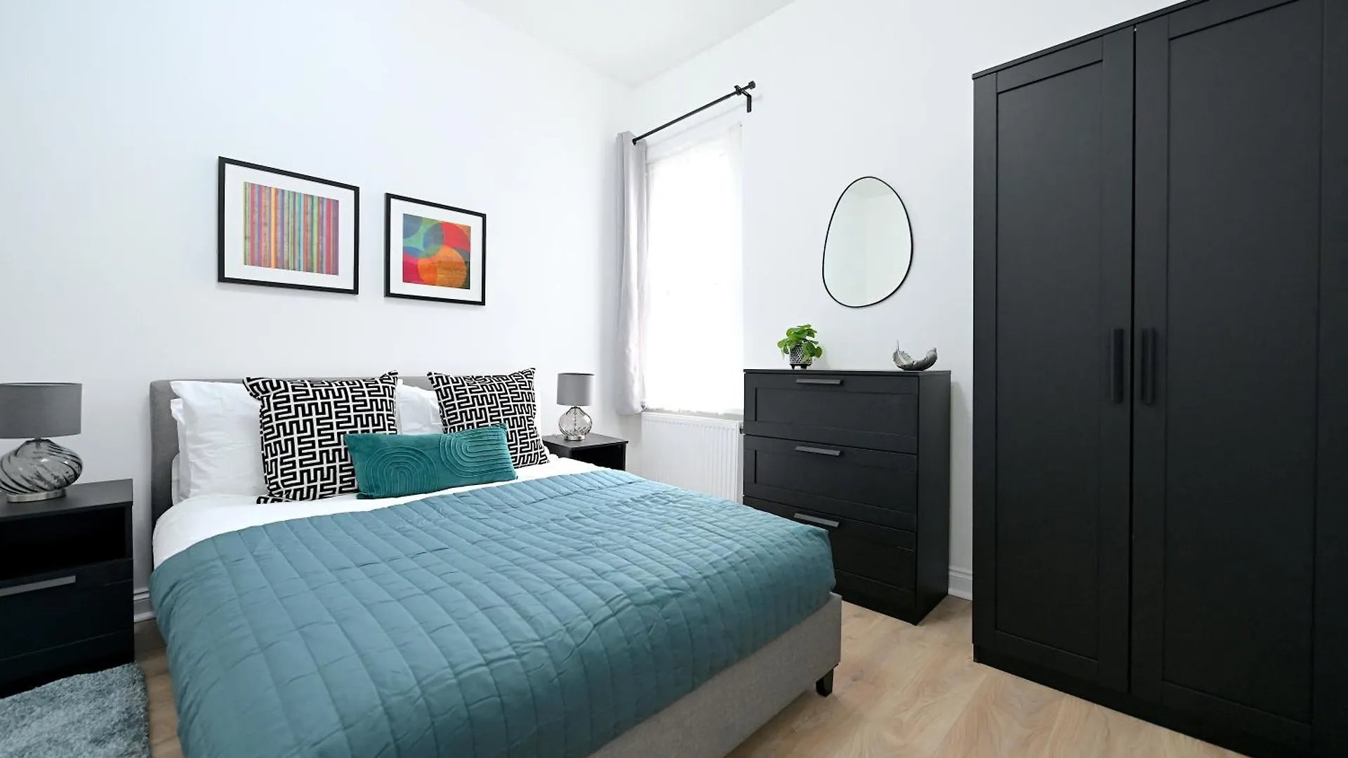 Bright & Large 3 Bed Flat In London Apartment 0*,  United Kingdom
