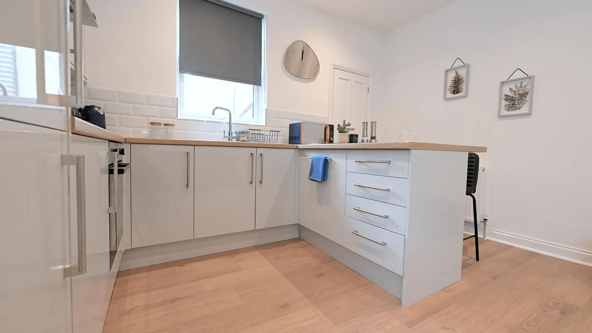 Bright & Large 3 Bed Flat In London Apartment