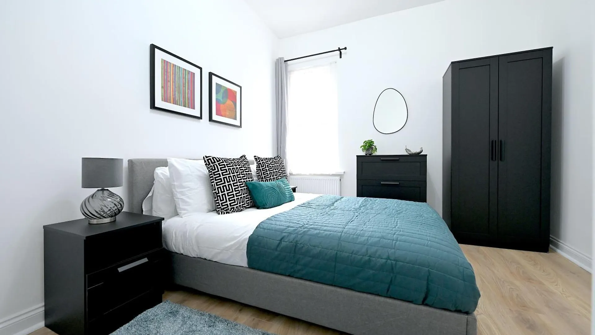 Bright & Large 3 Bed Flat In London Apartment