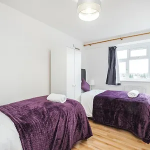  Apartment Spacious 3 Bed 1 Bath Hse W Guest Toilet W Parking Near Excel - E16