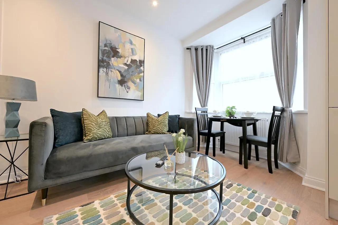 Bright & Large 3 Bed Flat In London公寓 0*, 伦敦